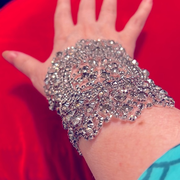 ⭐️ HOST PICK ⭐️ MARGARET ROWE one of a kind wrist wrap - Picture 5 of 5